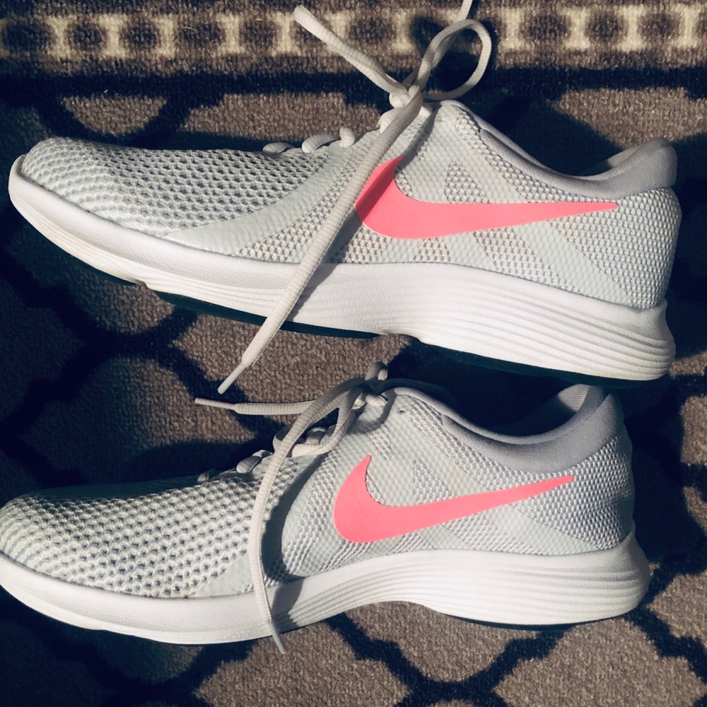 Nike Revolution 4’s